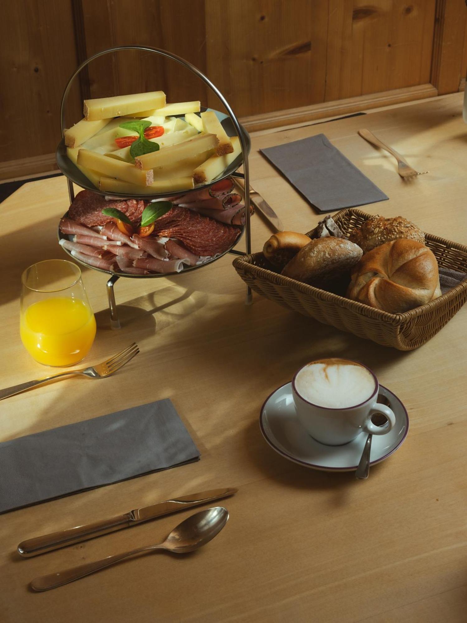 Johann Hotel 4*